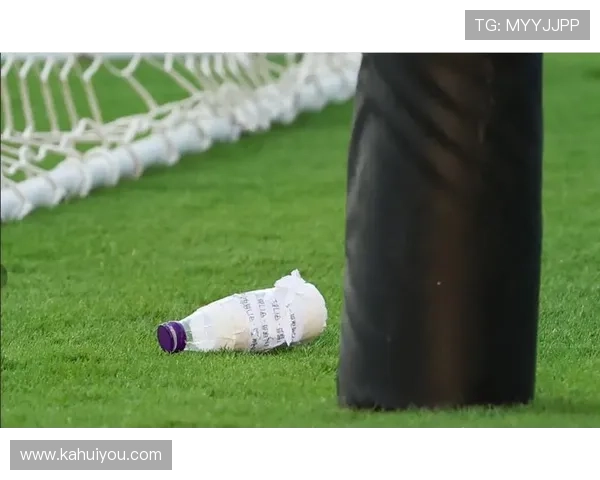 李昊微碰球被国门精彩扑出